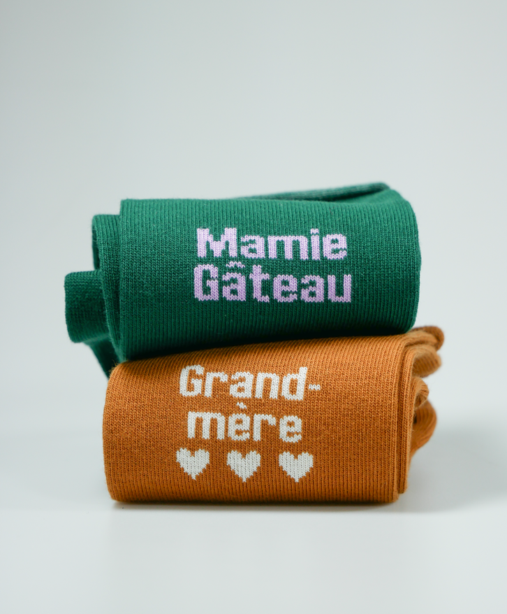 Chaussettes roulottées des grands-mères -