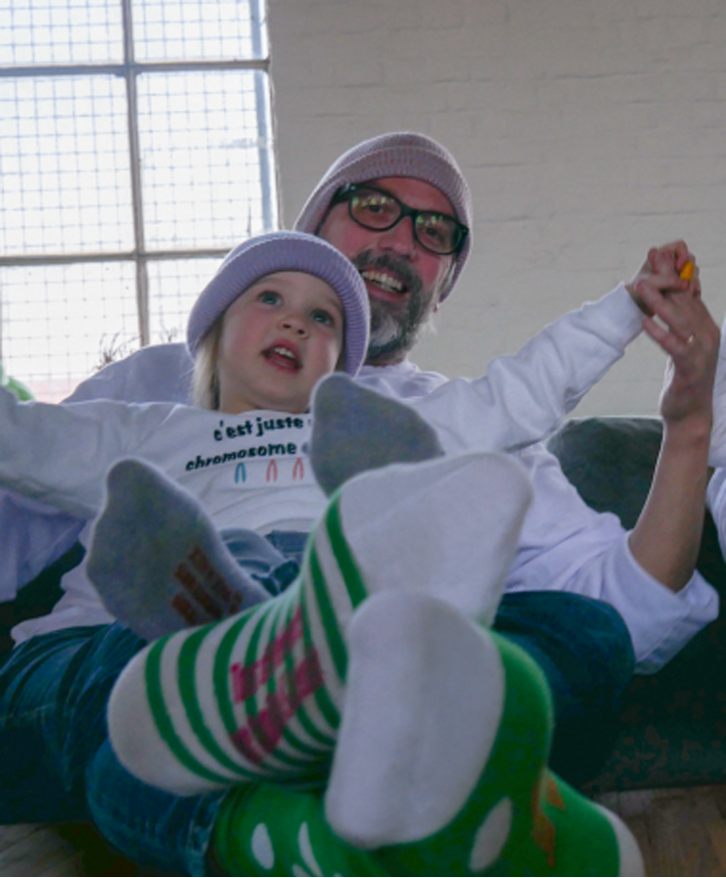 Chaussettes hautes dépareillées pois et rayures -